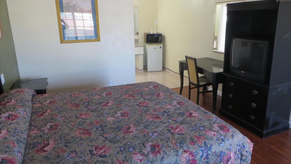 Castaway Motel Image 10